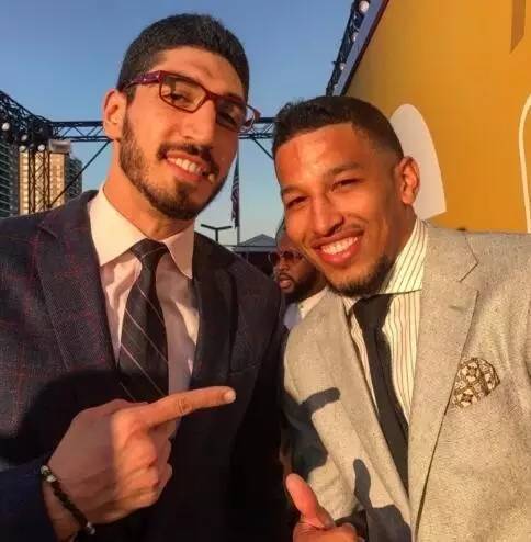 东体：足协要求所有女足国脚踢完全运会后立刻赶往国家队报到（东体：足协规定所有女足国脚全运会结束后立即前往国家队集合）