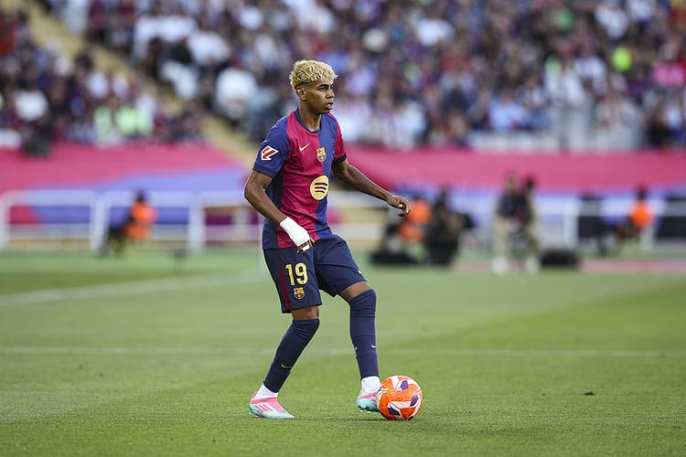 斯普利特谈杨瀚森倒地不起疯狂投诉：裁判没给核实的时间（斯普利特谈杨瀚森倒地风波：裁判未给予核实时间）