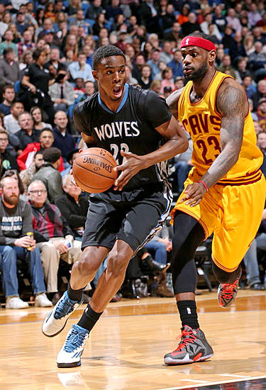 字母哥为核心，雄鹿球队升级之路：侧翼补强是关键（围绕字母哥打造雄鹿升级蓝图：侧翼补强是关键）