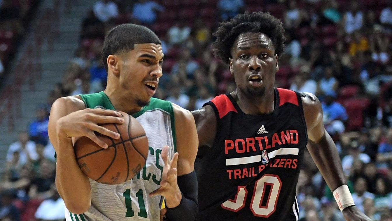 歌名应景，著名歌唱家波切利在世界杯抽签仪式演唱《今夜无人入眠》（世界杯抽签仪式上，波切利献唱《今夜无人入眠》，歌名恰到好处）