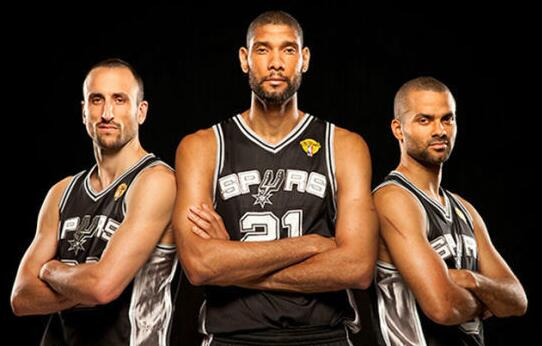 西蒙：库尔图瓦是世界最佳门将，他扑不出的球谁也扑不出来（西蒙盛赞库尔图瓦：当今第一门将，他挡不住的球无人可挡）