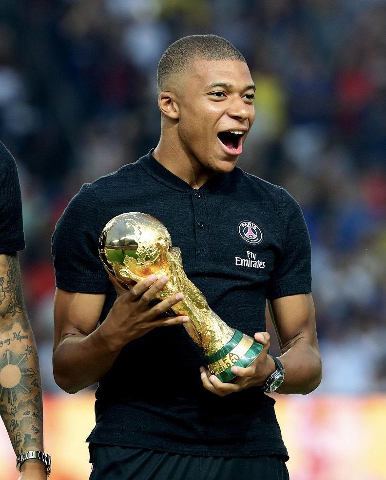 稳了？皇马近13次对塞维利亚保持不败，战绩为11胜2平（皇马对塞维利亚近13次交锋未尝败绩：11胜2平）