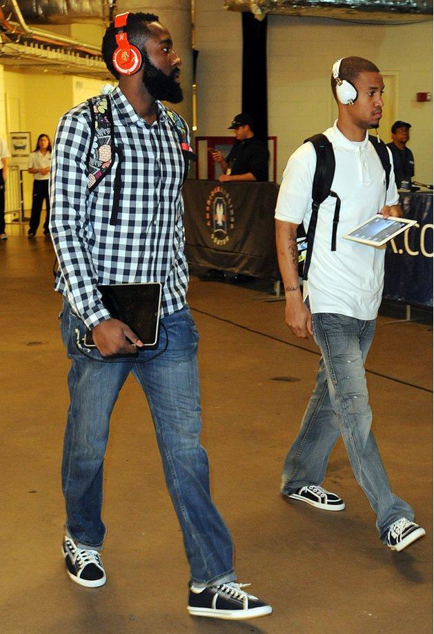 旗下球队乌拉圭第四级别联赛夺冠并升级，梅西、苏牙晒图祝贺（旗下球队夺得乌拉圭第四级联赛冠军并成功升级，梅西与苏亚雷斯晒照祝贺）