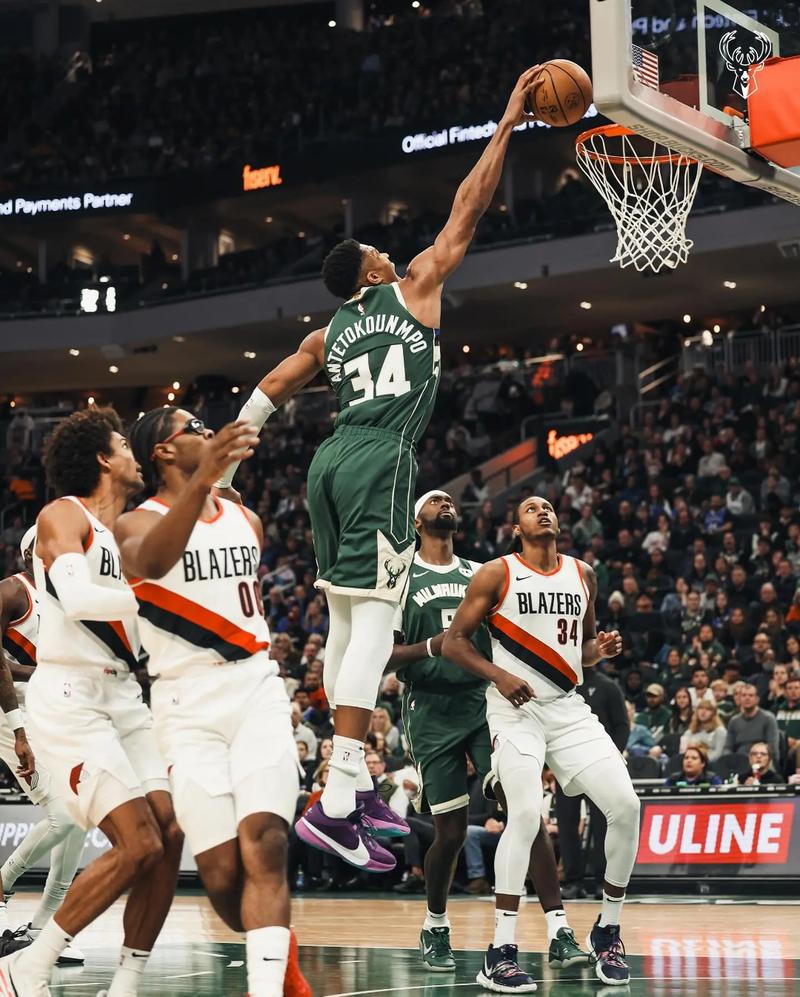 赛点一刻！米兰3-2擒获科内利亚诺，捧起意大利女排超级杯！（五局大战！米兰女排3-2力挫科内利亚诺，夺得意大利女排超级杯冠军）