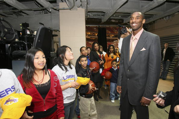 成都vs广岛三箭：费利佩、周定洋出战，德尔加多替补（成都对阵广岛三箭：费利佩、周定洋出战，德尔加多替补待命）