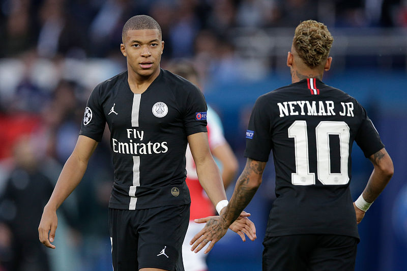 爱德华兹：库里在美国队时候总告诉我们要有耐心，球迟早会进（爱德华兹：库里在美国队总提醒我们保持耐心，手感迟早会来）