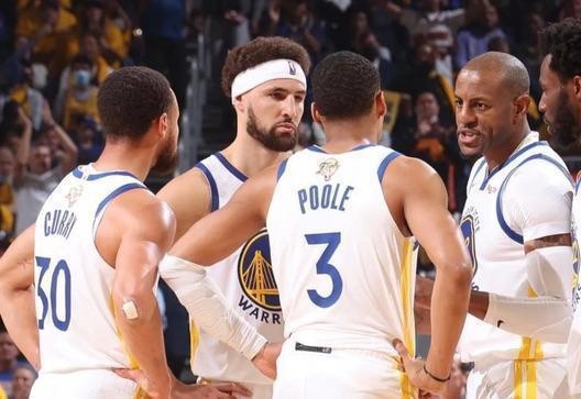 官方：今年NBA杯半决赛观赛量超4亿，社媒浏览量增长126%（官方称今年NBA杯半决赛累计观看量突破4亿，社媒浏览量同比增长126%）